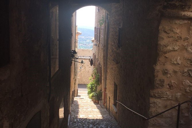 Half-Day Wine Tasting and Saint Paul de Vence Tour from Nice - The Role of Guides in Shaping the Experience