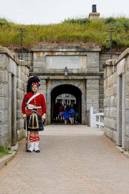 Halifax: Peggy's Cove, Citadel and Titanic Cemetery Tour - Key Points