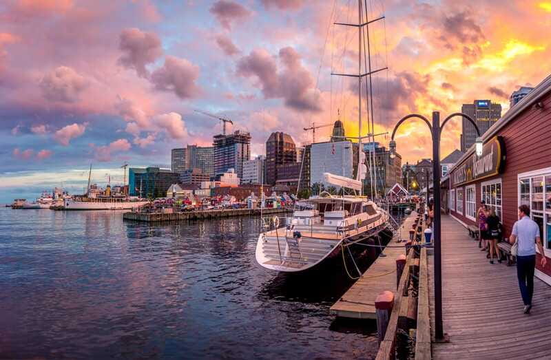 Halifax: Peggy's Cove Small Group Night Tour with Dinner - Exploring Downtown Halifax at Night