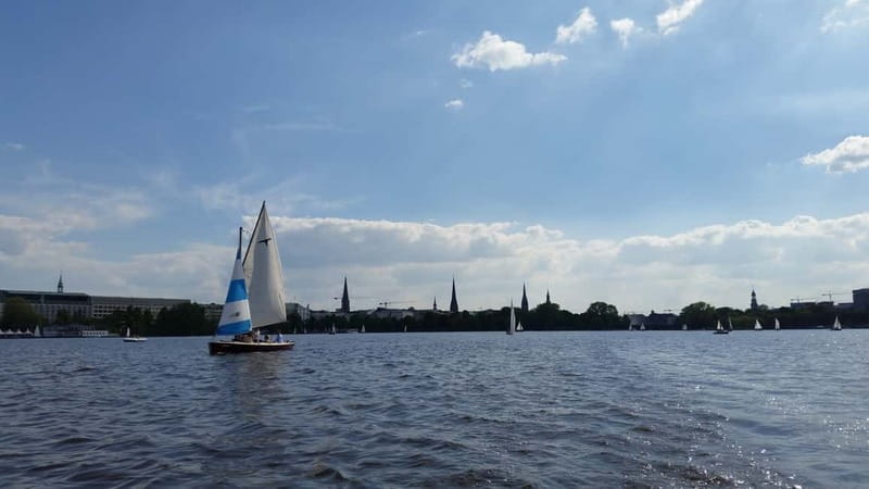 Hamburg: 1.5-Hour Sailing Sightseeing Tour on Aussenalster - Private and Flexible Sailing Experience