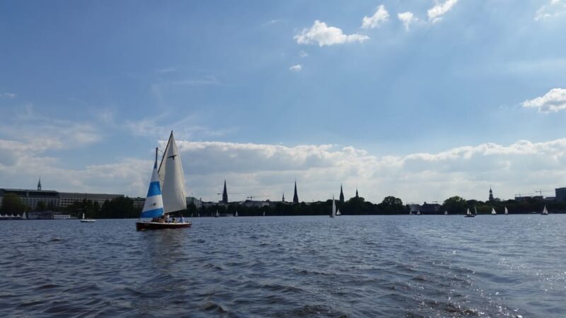 Hamburg: 1.5-Hour Sailing Sightseeing Tour on Aussenalster - What You Can See from the Water in Hamburg