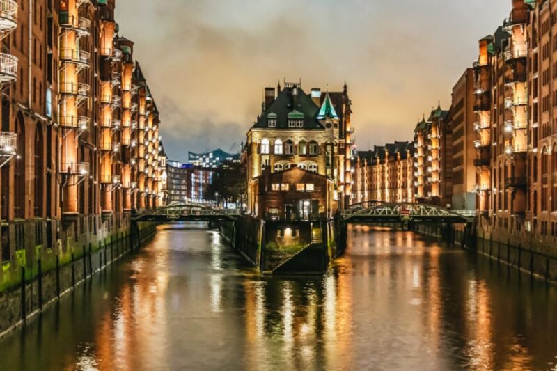 Hamburg: 1.5h Grand Harbor Evening Lights Cruise - The Elbphilharmonie and Hamburg’s Iconic Sights
