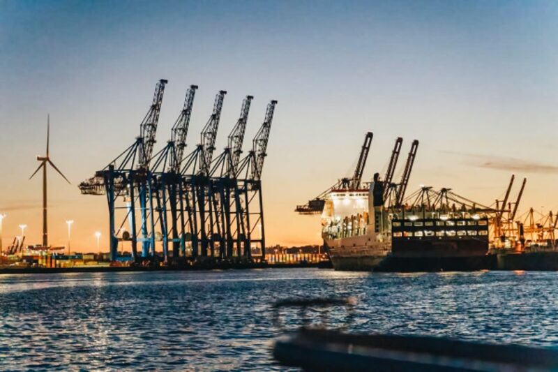 Hamburg: 1.5h Grand Harbor Evening Lights Cruise - The Experience Provided by Kapitän Prüsse