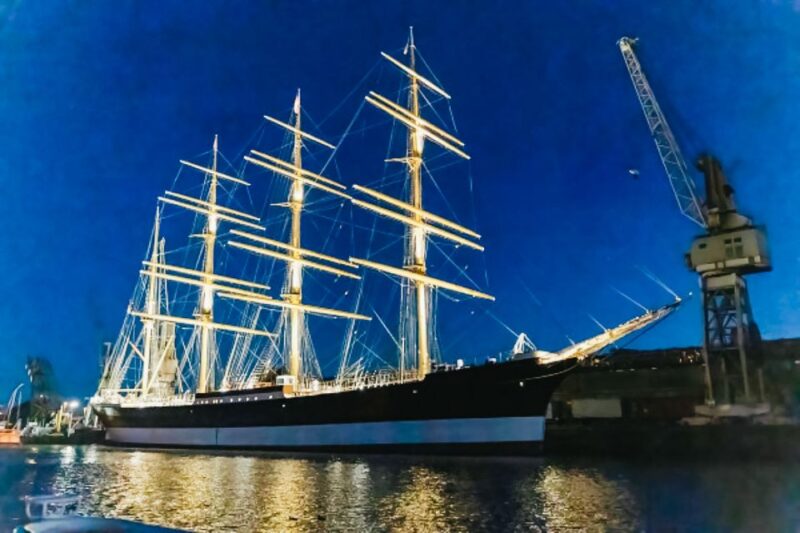 Hamburg: 1.5h Grand Harbor Evening Lights Cruise - Why This Hamburg Evening Lights Cruise Stands Out