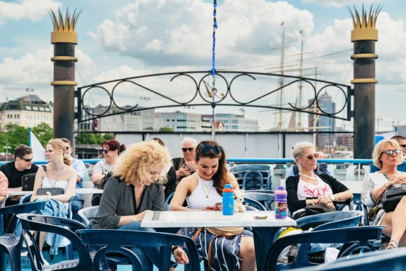 Hamburg: 1-Hour Harbor Sightseeing Cruise with HafenCity - The Guide: German Commentary and Multilingual Support