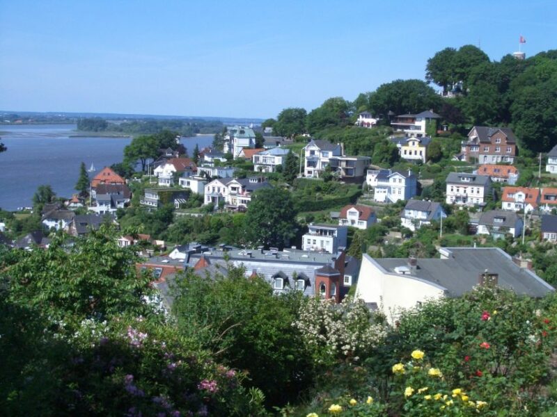 Hamburg: 2-Hour Blankenese Walking Tour - Starting at Blankenese S-Bahn Station for an Authentic Hamburg Experience