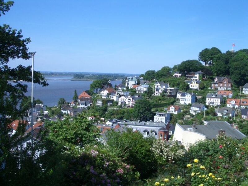 Hamburg: 2-Hour Blankenese Walking Tour - Navigating the Treppenviertel: Nearly 5,000 Steps of Charm