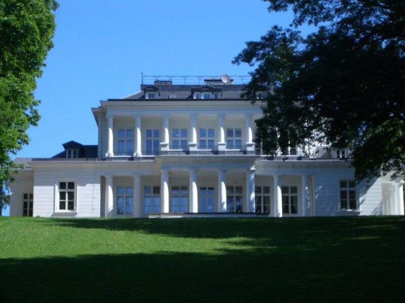 Hamburg: 2-Hour Blankenese Walking Tour - The Landmark Goßlerhaus and the Gardens