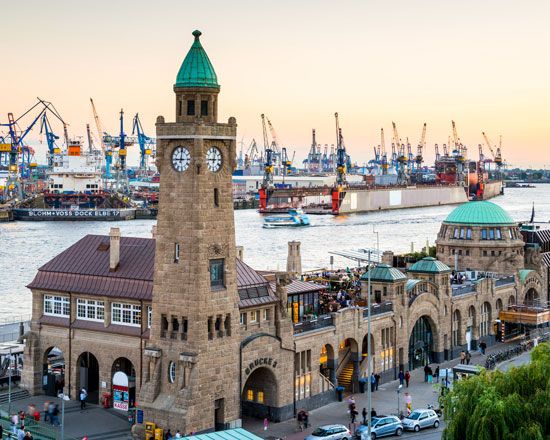 Hamburg: 2-Hour Tour Along the Elbe - Explore Hamburg’s Maritime Spirit on a 2-Hour Elbe River Tour