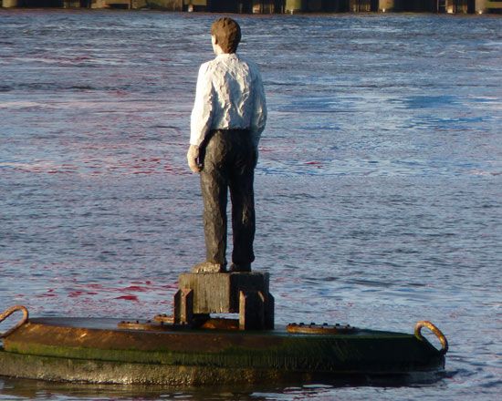 Hamburg: 2-Hour Tour Along the Elbe - Passing the Hamburg Cruise Center and Spotting Ocean Liners