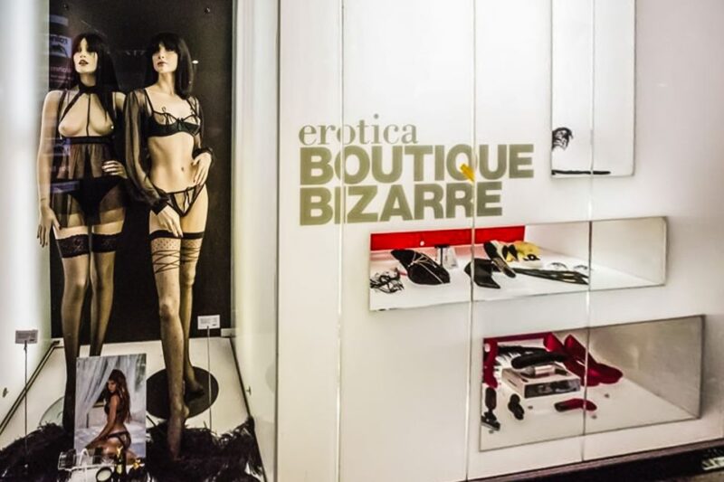 Hamburg: Adults Only Reeperbahn Tour - The Stories and Legends of the Reeperbahn