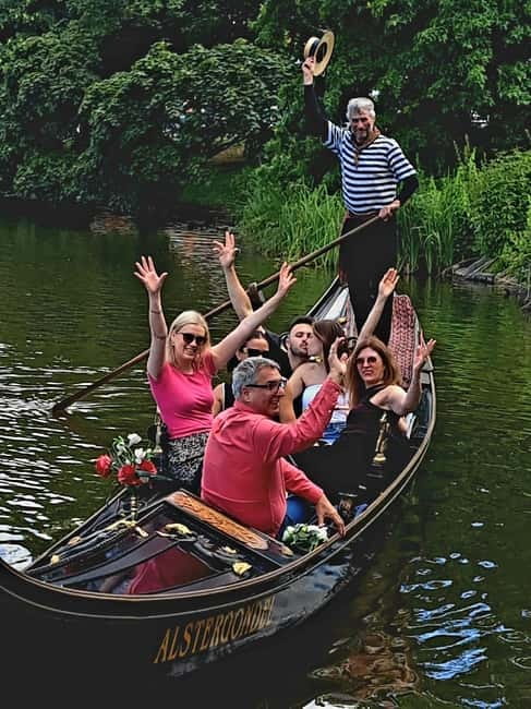 Hamburg: Alster Lake public Tour in a Real Venetian Gondola - Key Points