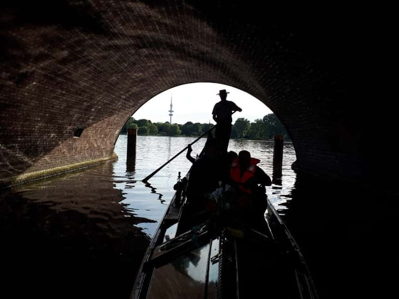 Hamburg: Alster Lake public Tour in a Real Venetian Gondola - Booking, Flexibility, and Weather Considerations