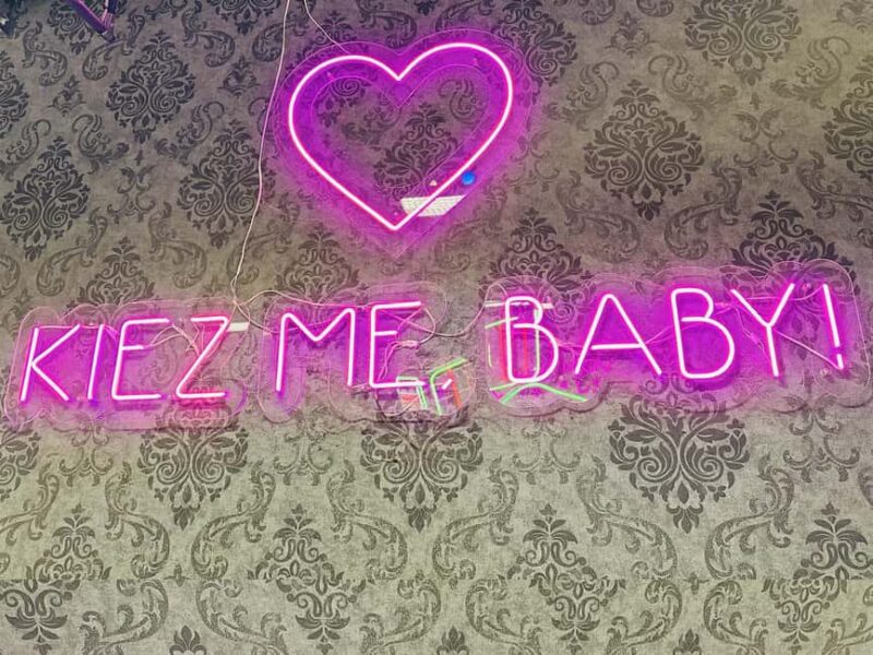 Hamburg: Bachelorette Bar & Club Tour  Champagne, Shots & Party - Hamburg’s Bachelorette Party Destination at Beatlesplatz