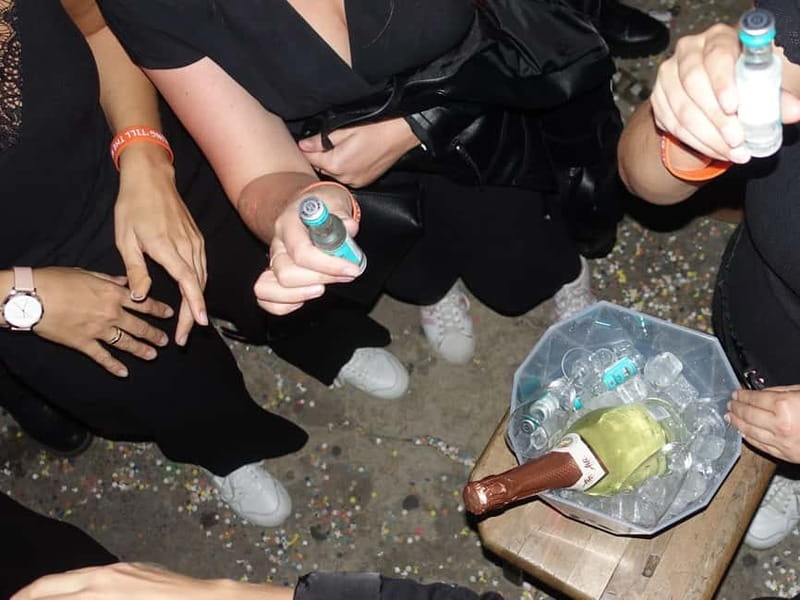 Hamburg: Bachelorette Bar & Club Tour  Champagne, Shots & Party - The Personal Guide’s Role in Creating a Memorable Night