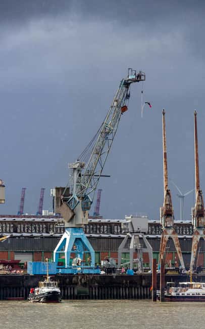 Hamburg: Bungee Jumping 50 Meters High over the Harbor - Physical Requirements and Restrictions