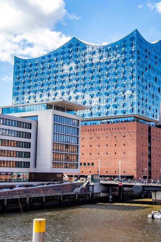 Hamburg: Capture the most Photogenic Spots with a Local - From the Townhall’s Grand Facade to the Modern Elbphilharmonie