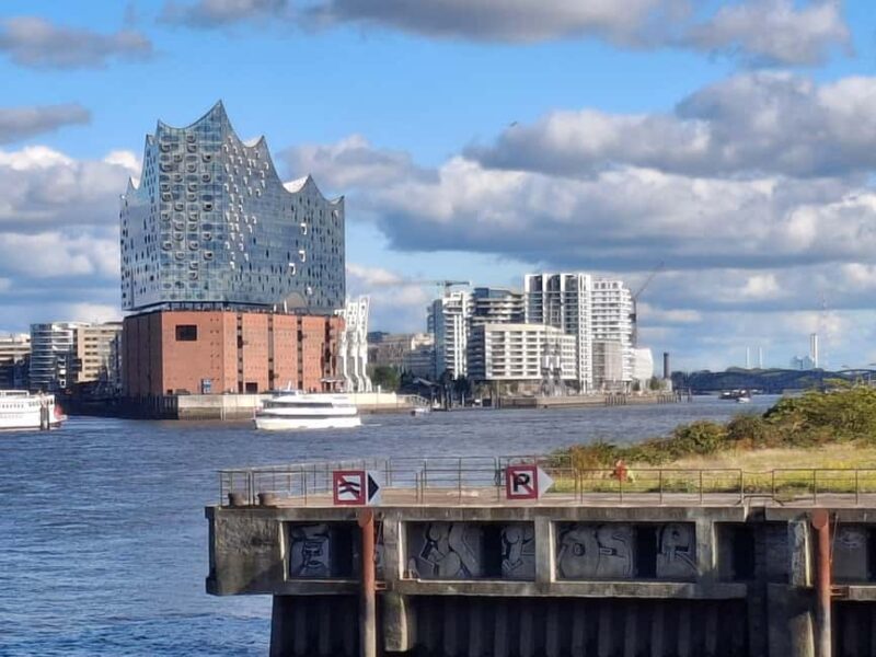 Hamburg: City Tour by Bike with Elbphilharmonie incl. Bike - The Vibrant St. Pauli Piers and Final Views