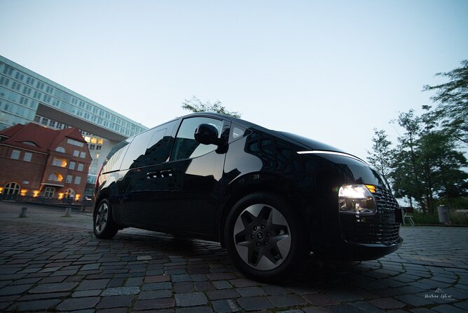 Hamburg Driverguide 4 hrs. - max. 7 persons - The Benefits of a Private Driver-Guide Experience in Hamburg