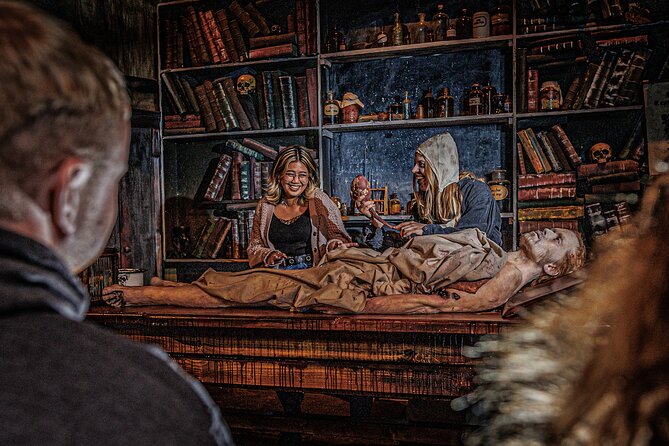 Hamburg Dungeon Admission Ticket - The Role of Special Effects and Darkness