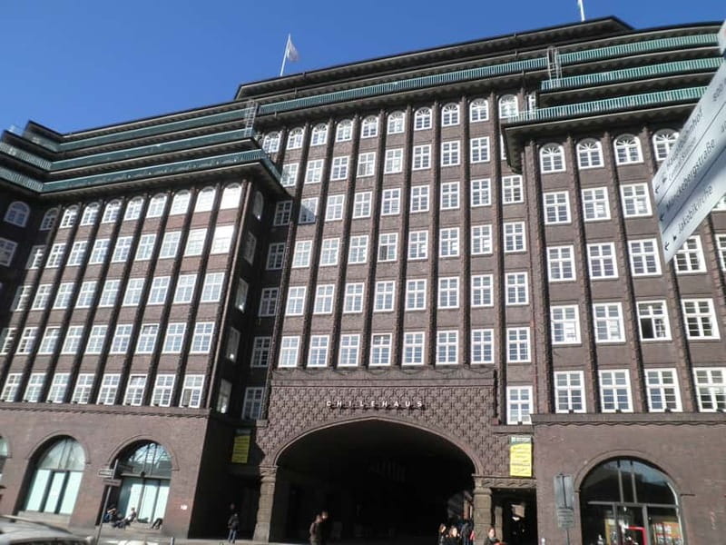 Hamburg: Exclusive Tour by Limousine with Chauffeur - Private Limousine Transportation and Expert Guide Service