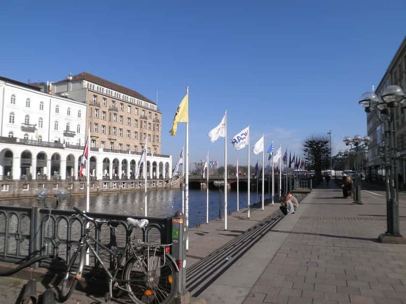 Hamburg: Exclusive Tour by Limousine with Chauffeur - Who Will Appreciate This Hamburg Limousine Tour?