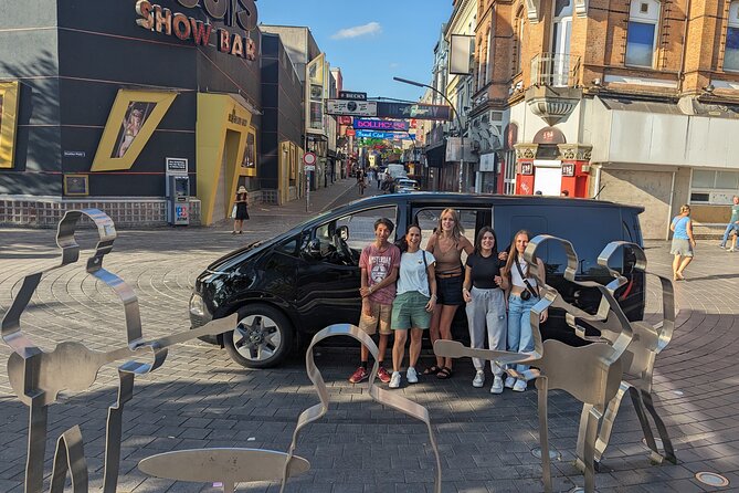 Hamburg for explorers, city tour in a first class van - Coffee Break at Schöne Aussicht with Views