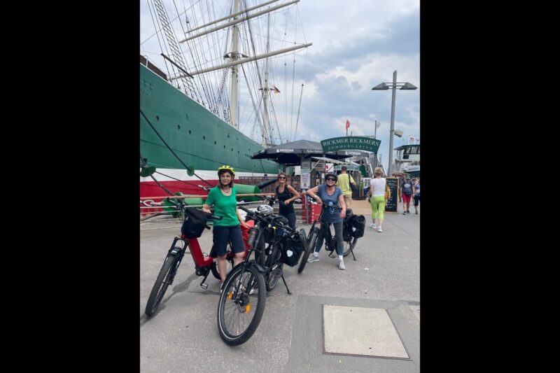 Hamburg Green Ring I 3-day e-bike tour - Day 3: From Wilhelmsburg’s Windmill to Finkenwerder’s Ports