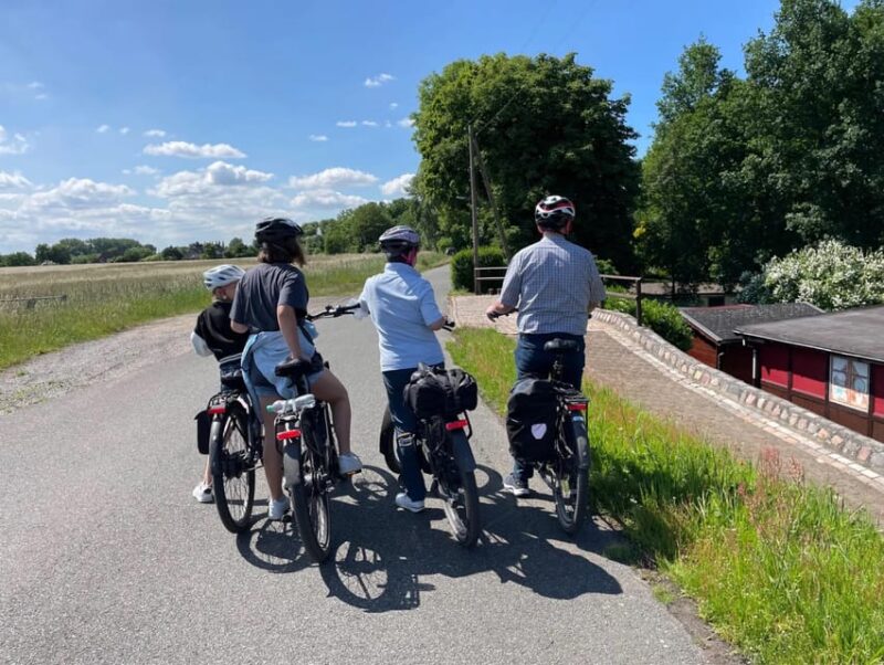 Hamburg Green Ring I 3-day e-bike tour - Logistics: Meeting Point and Group Size