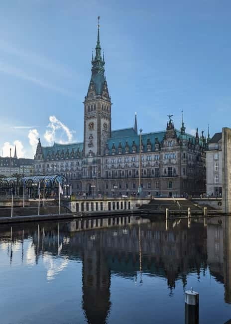 Hamburg: Guided Tour in French, the essentials in 2,5 hours! - Discover Hamburg’s Highlights with a French Guide in Just 2.5 Hours