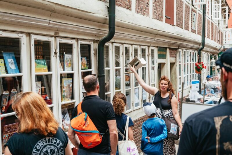 Hamburg: Guided Walking Tour for Magic Fans - Discovering Deichstraße: Hamburg’s Oldest Street