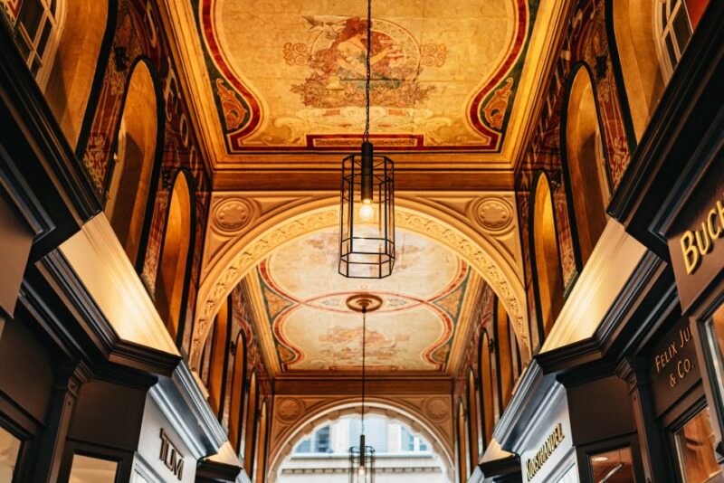 Hamburg: Guided Walking Tour for Magic Fans - Walking Down Deichstraße and the Old Town’s Charm