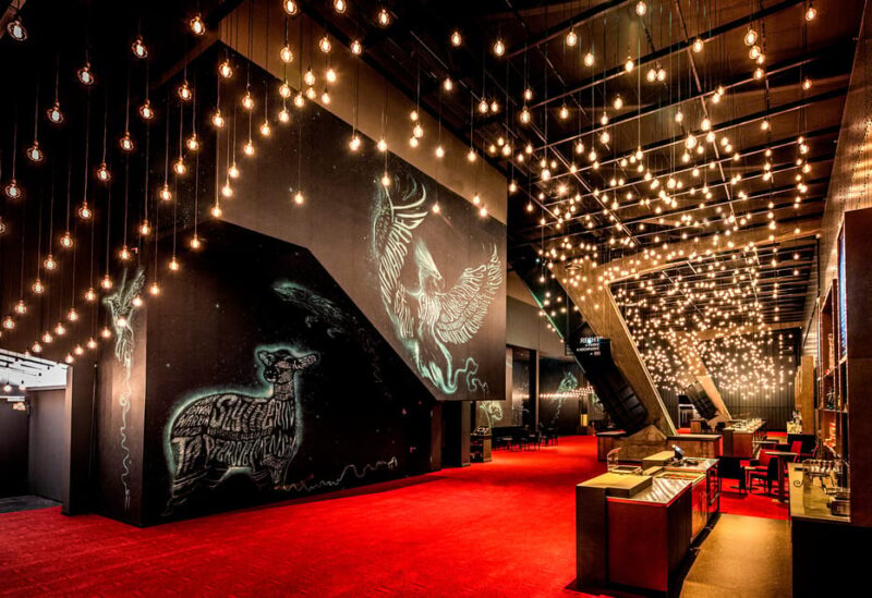 Hamburg: Harry Potter and the Cursed Child Theater - The Stagecraft: Breathtaking Illusions and Visual Effects