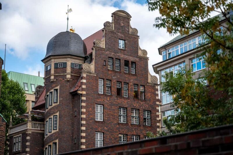 Hamburg: Historic WW2 Walking Tour & Panorama in Small Group - Visiting St. Nicholas Church and WW2 Memorials