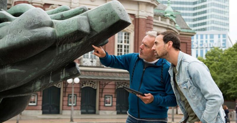 Hamburg Landungsbrücken: Outdoor Escape Game - Using iPads to Crack Clues and Follow the Storyline