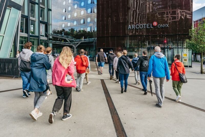 Hamburg: Lust, Luden & Die Große Freiheit Tour - The Atmosphere at a Traditional Kiez Pub