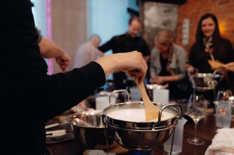 Hamburg: Mozzarella course with accompanying wines - Hamburgs Unique Cheese-Making Experience with Wines