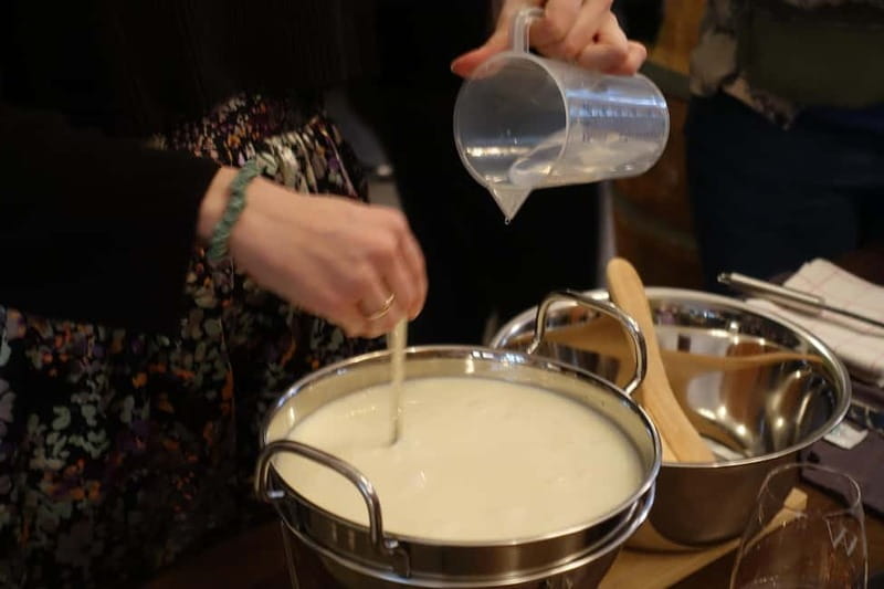 Hamburg: Mozzarella course with accompanying wines - Pairing Your Homemade Mozzarella with Biodynamic Wines