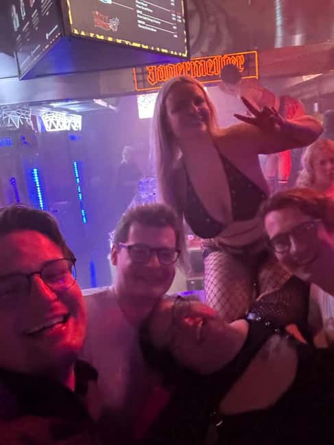 Hamburg: Neighborhood tour with an ex-dominatrix - Emma Markt: A Casual Break with Drinks