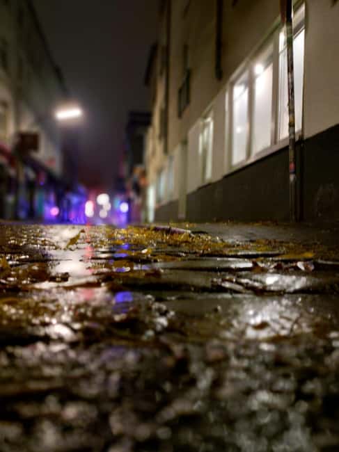 Hamburg: Neighborhood tour with an ex-dominatrix - Nightlife, Drinks, and Spontaneous Encounters