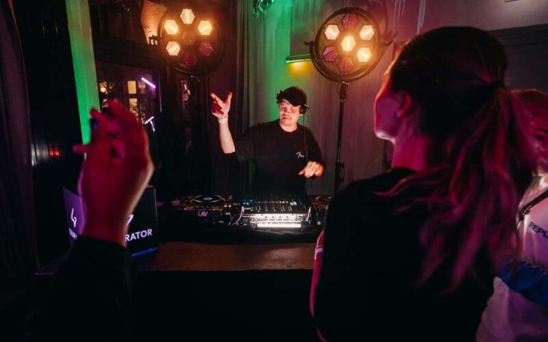 Hamburg New Years Eve Pub Crawl Hidden Bars, VIP Club Entry - Discover Hamburg’s Exclusive New Year’s Eve Nightlife