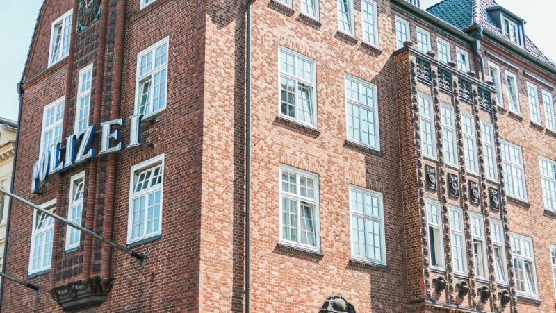 Hamburg: Night Watchman's Tour of St. Pauli in German - Frequently Asked Questions