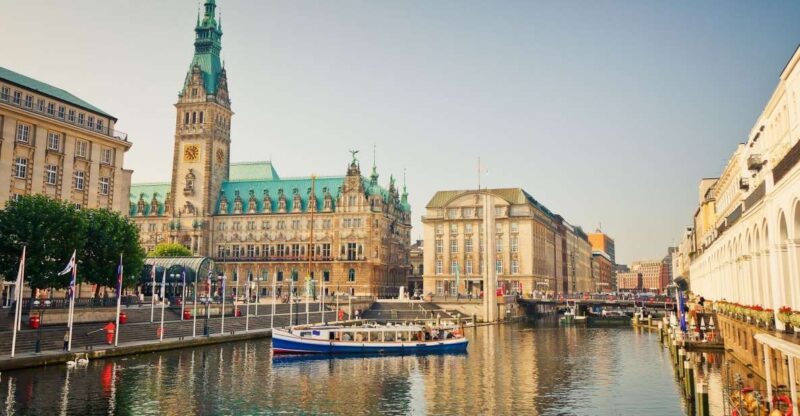 Hamburg: Old Town Highlights Private Walking Tour - Exploring Hamburg’s Neo-Renaissance Town Hall