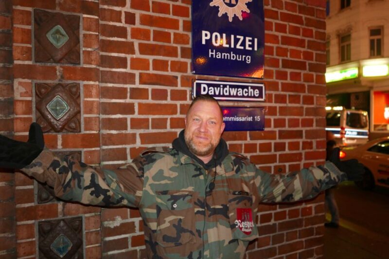 Hamburg: Olivia Jones Tour with Iconic Barker Fabian - Visiting the Olivia Jones Bar and Partying with the Olivia Jones Family