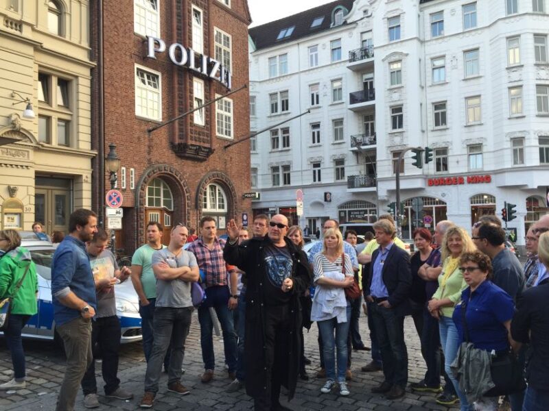 Hamburg: Original Kiez Tour in German with Eddy Kante - The Tours Atmosphere and Pacing