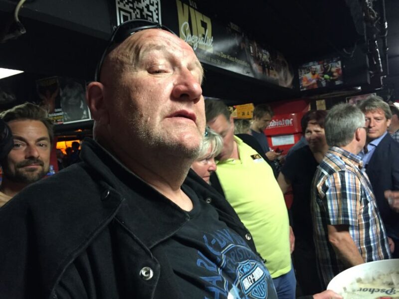 Hamburg: Original Kiez Tour in German with Eddy Kante - Hamburg’s Edgy Neighborhood in a Nutshell