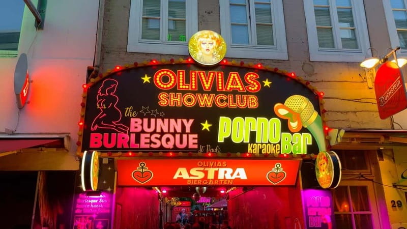 Hamburg: Pamela unpacks! - Kieztour with a drag queen - The Unique Charm of the Reeperbahn with a Drag Queen Guide