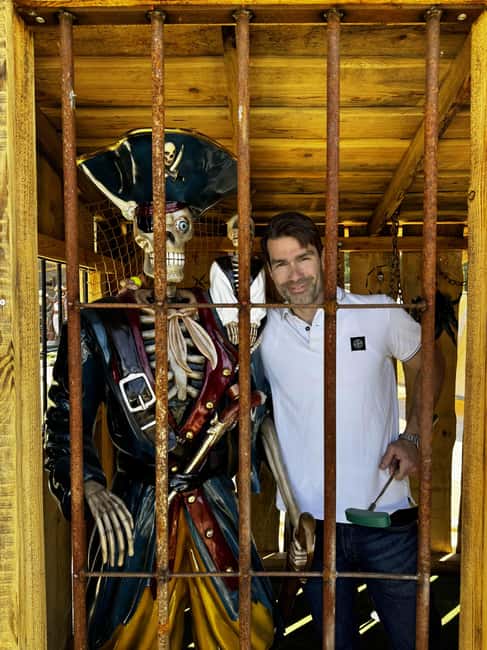 Hamburg: Pirate´s Island Adventure Mini Golf Ticket - Hamburg: Pirate´s Island Adventure Mini Golf Ticket – A Unique Family-Friendly Experience