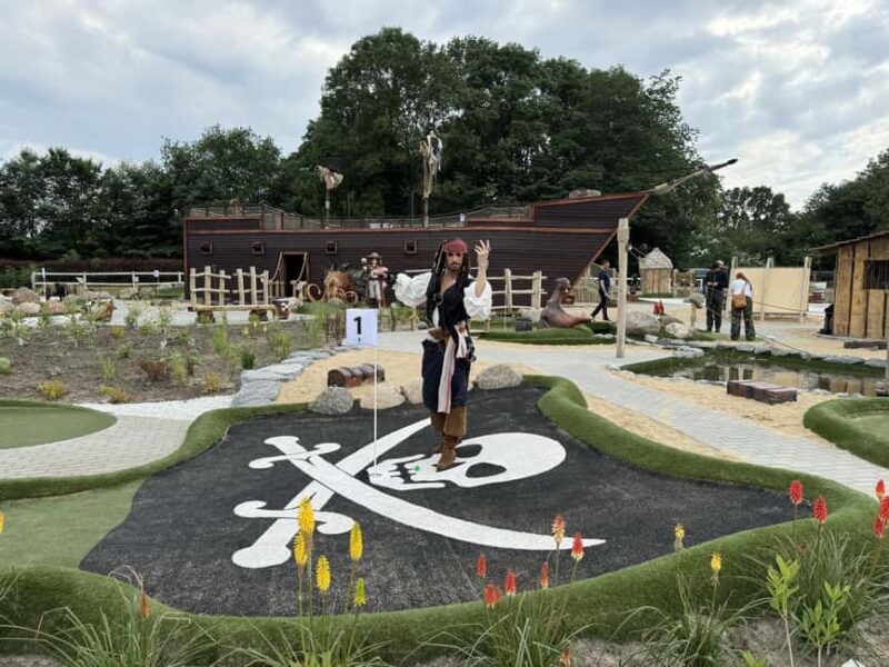 Hamburg: Pirate´s Island Adventure Mini Golf Ticket - Key Points