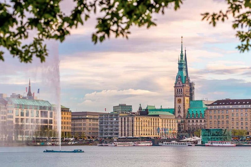 Hamburg: Private Driving Tour with Local Guide 5 hrs - Flexibility and Spontaneous Stops